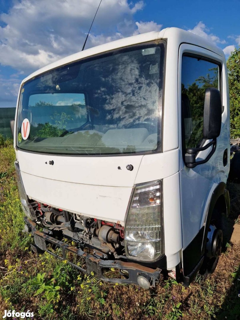 Nissan Cabstar bontott alkatrészei