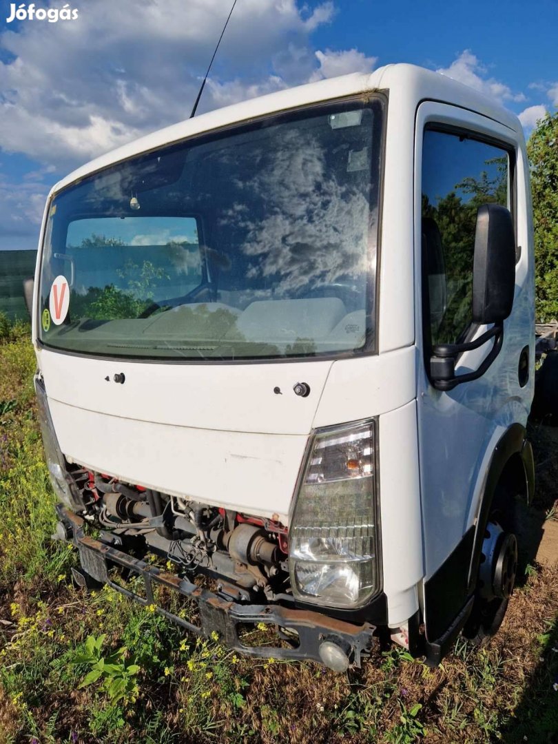 Nissan Cabstar bontott alkatrészei