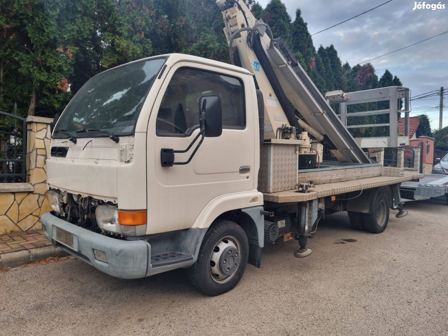 Nissan Cabstar emelőkosaras