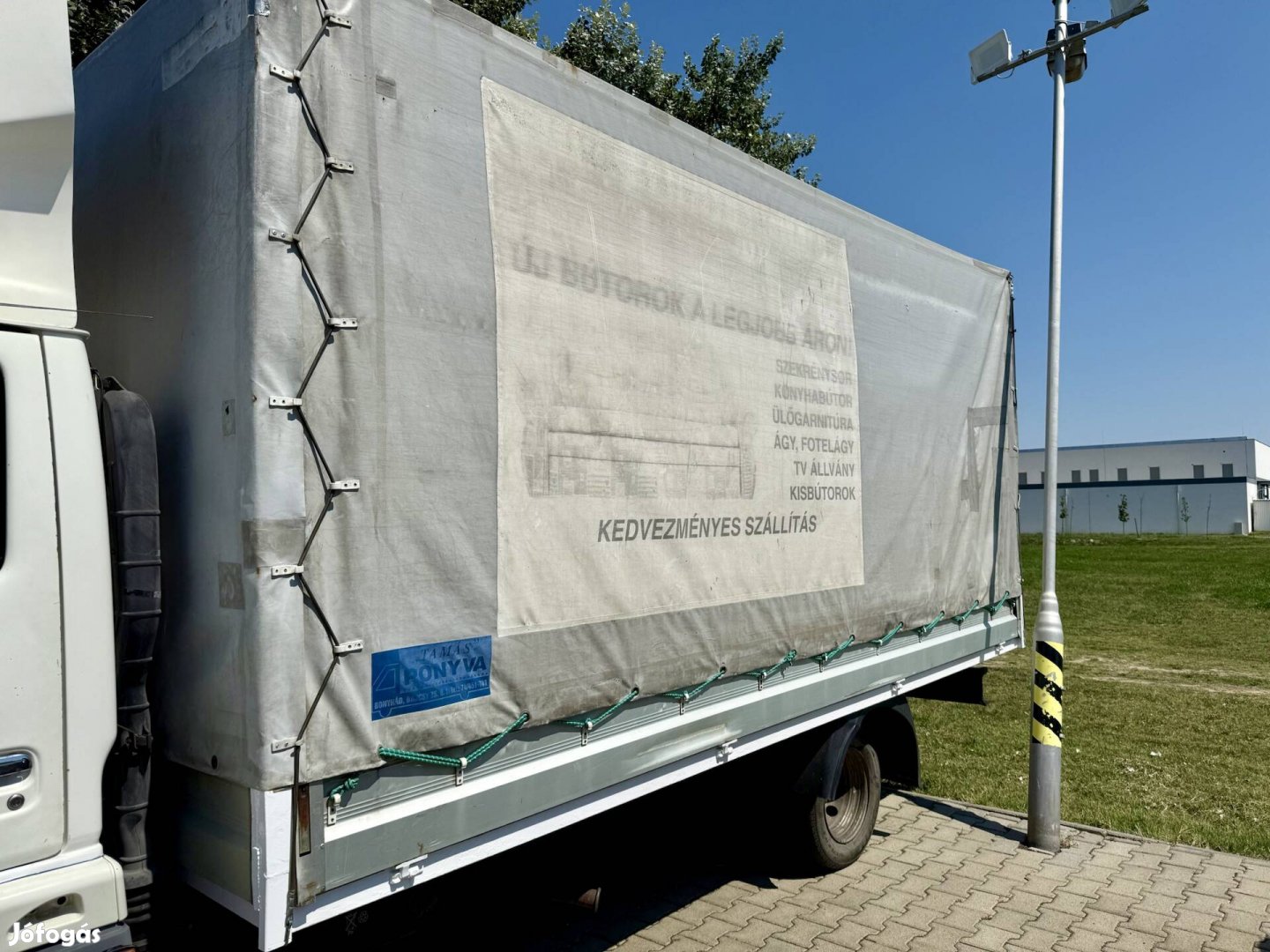 Nissan Cabstar ponyva plató felépítmény 