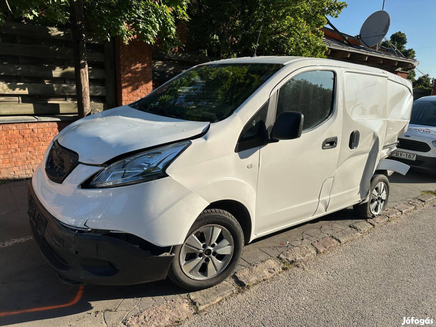 Nissan E-NV200, 40kw akkuval - hátul erősen törött Eladó