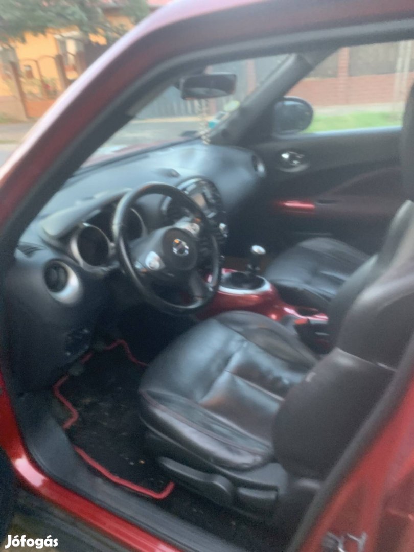 Nissan Juke Piros 108LE