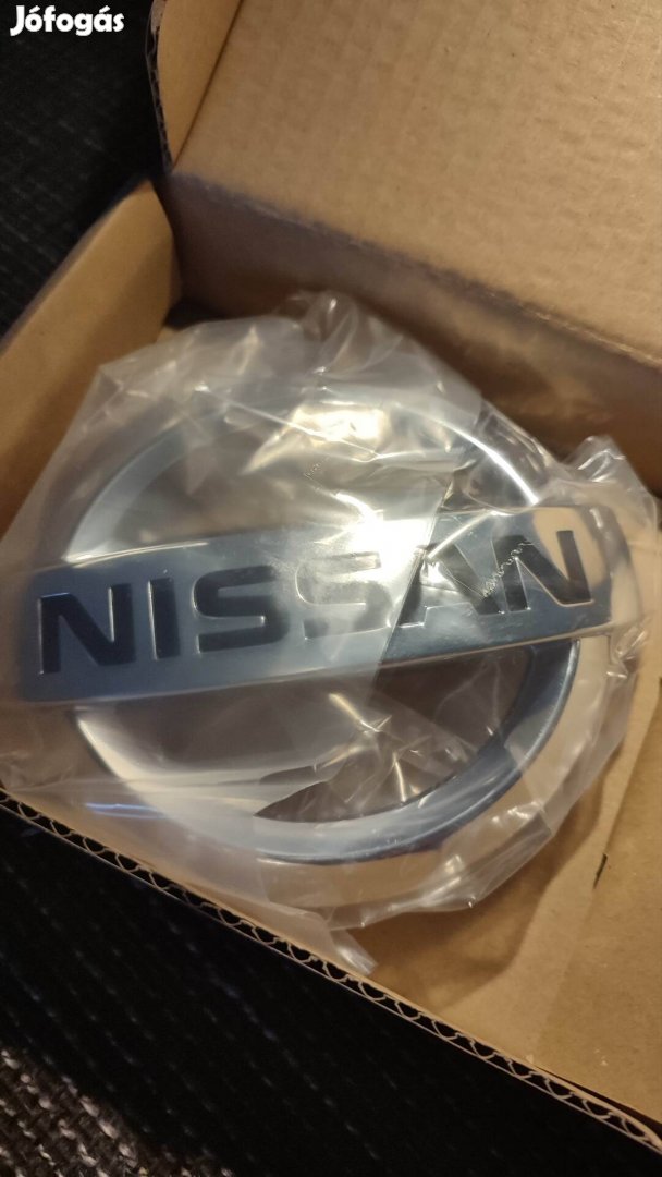 Nissan Leaf első embléma 