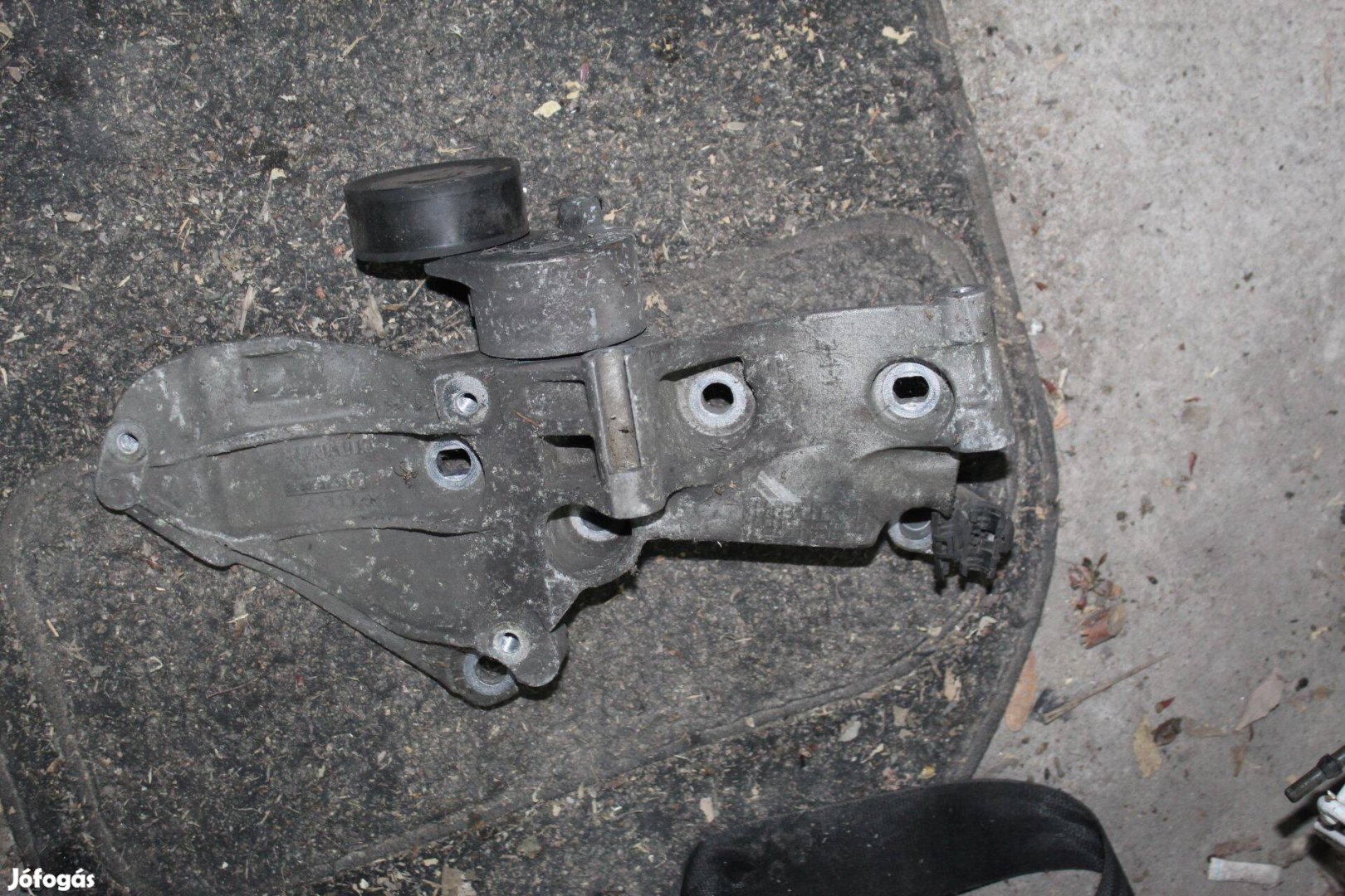 Nissan Micra 1.5D 2004 generátor tartó bak 8200327134