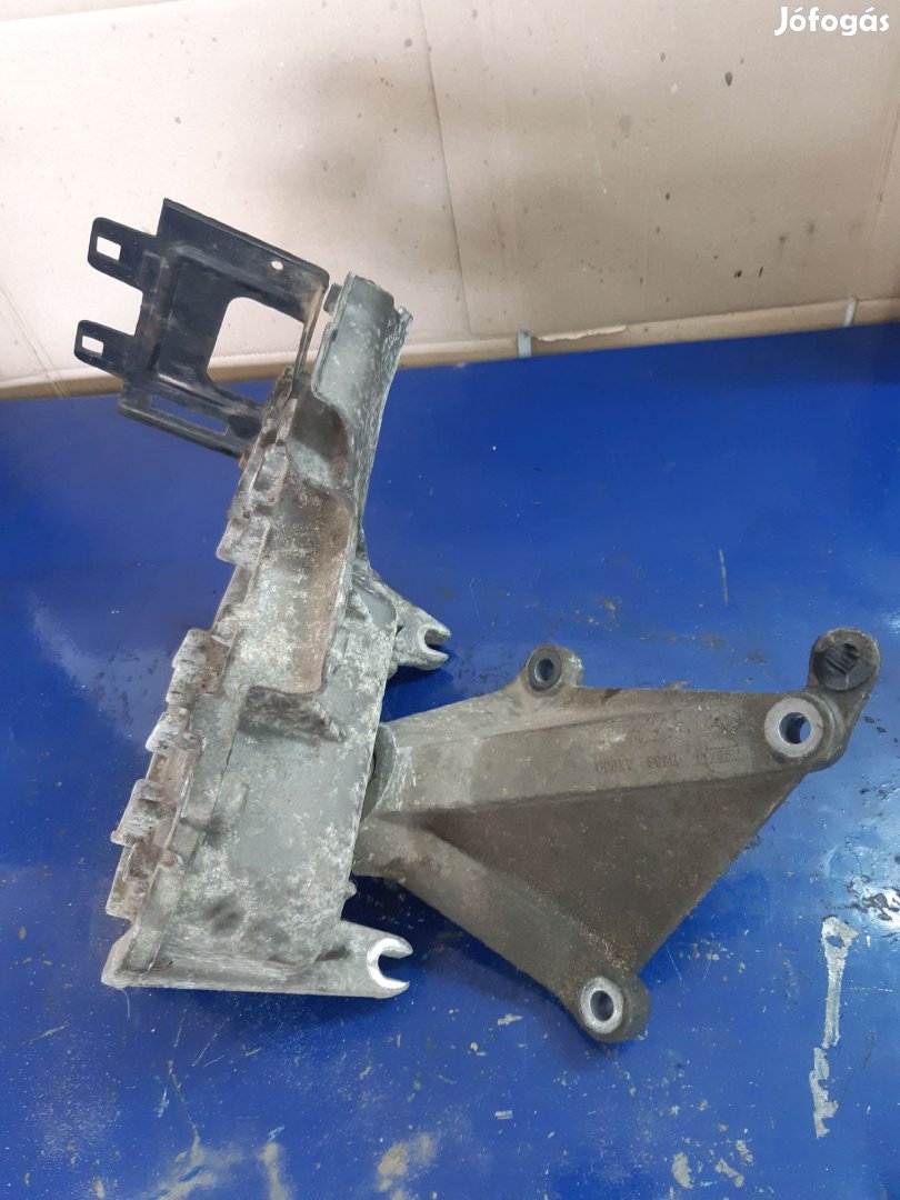 Nissan Micra Bal Motortartó Bak