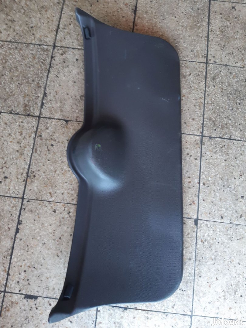Nissan Micra Csomagtérajtó Burkolat