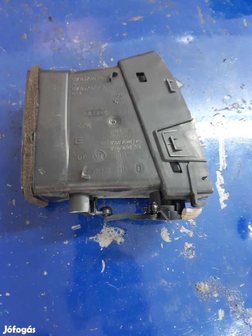 Nissan Micra Jobb Középső Szellőző