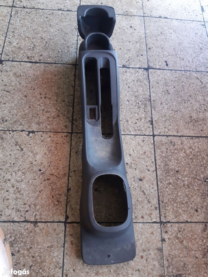 Nissan Micra Középbox