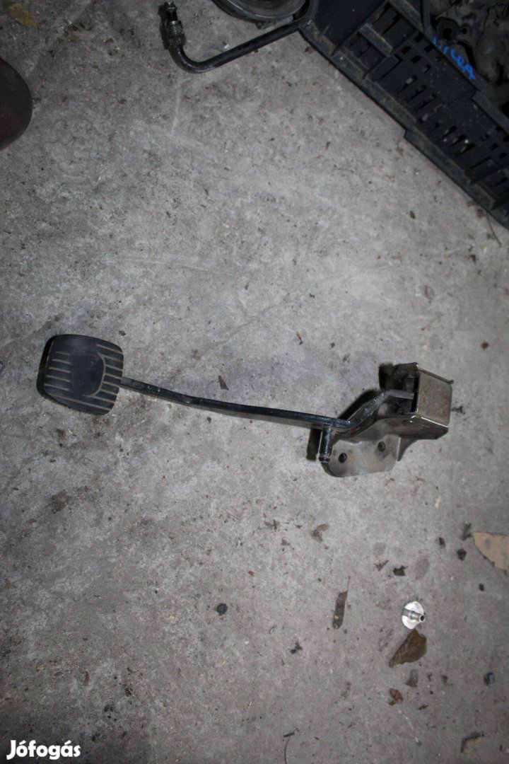 Nissan Micra V kuplungpedál