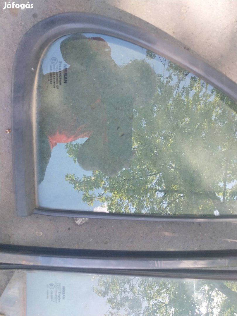 Nissan Micra jobbos ajtóüveg
