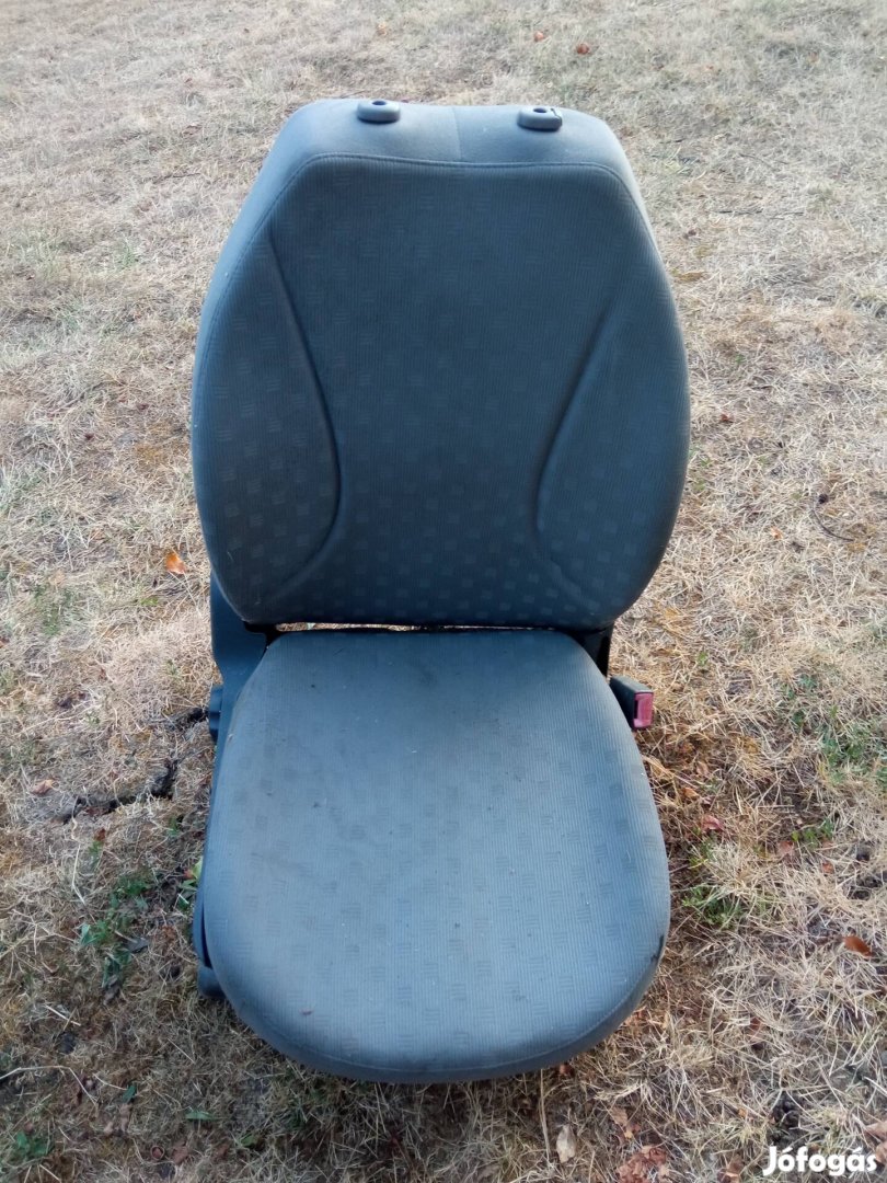 Nissan Micra k12 jobb első ülés hibátlan szürke