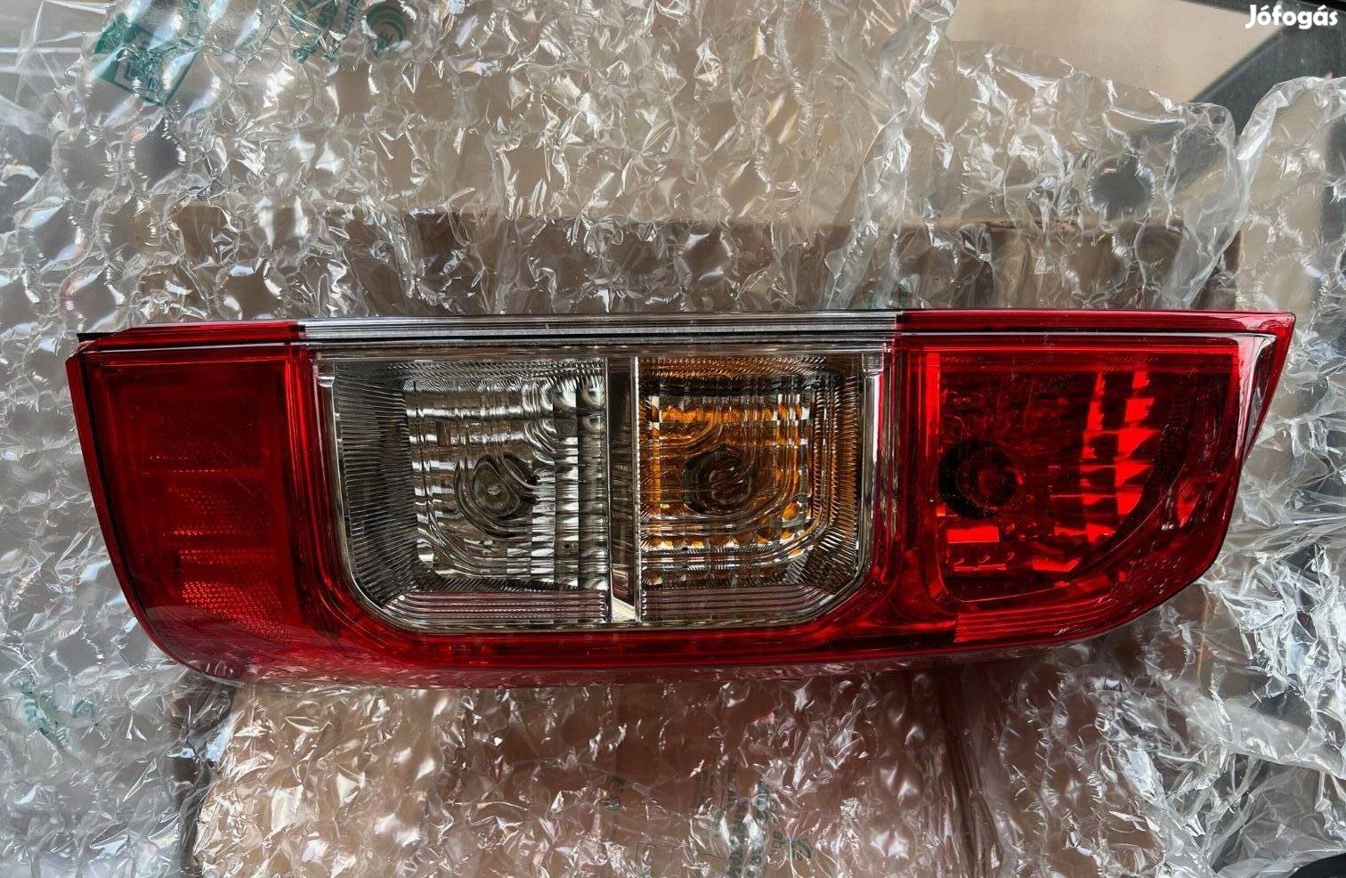 Nissan Navara 2015-21 gyári jobb hátsó lámpa 265504KJ0A