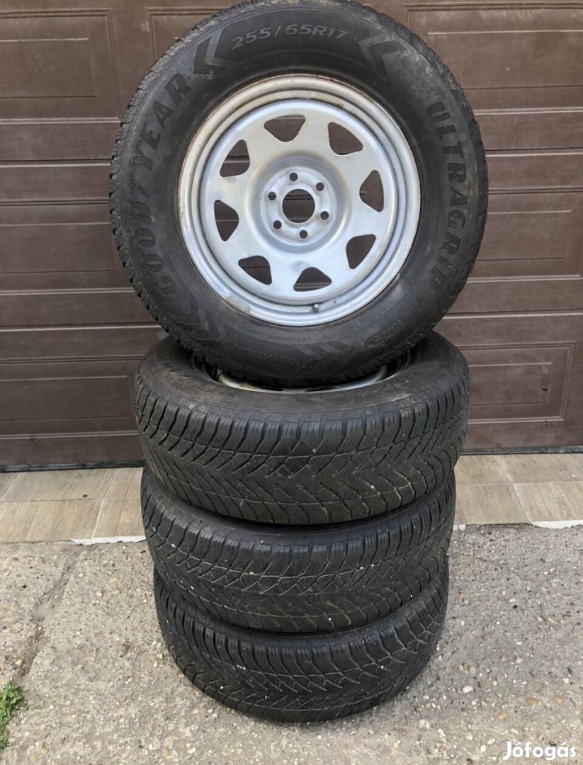 Nissan Navara 6x114,3 gyári lemez felni + téli gumi 255/65 R17