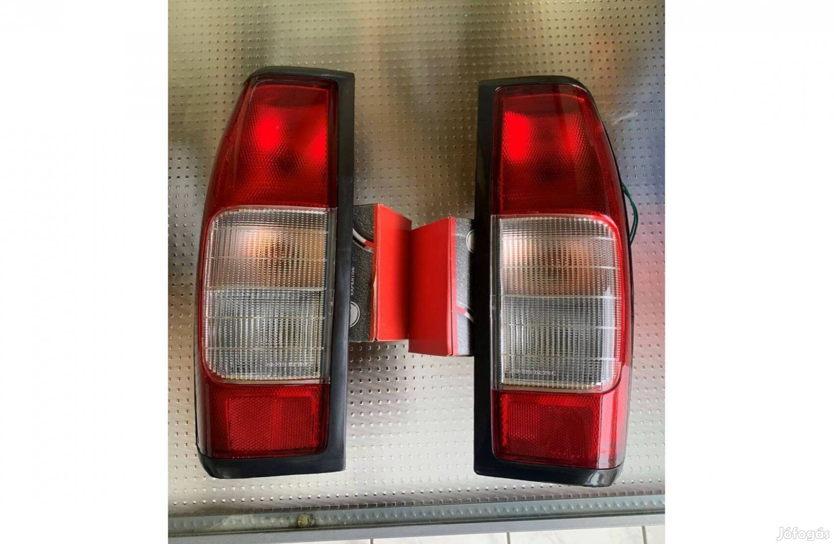 Nissan Navara D22 alkatrészek, 1997-2005 új hátsó lámpa