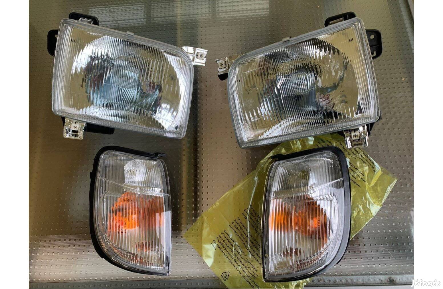 Nissan Navara D22 alkatrészek,új első fényszóró lámpa