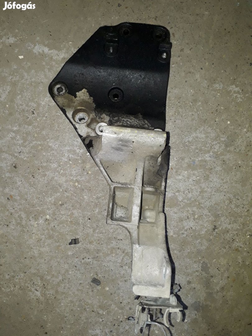 Nissan Navara D40 Generátor - Klíma Kompresszor Tartó Konzol