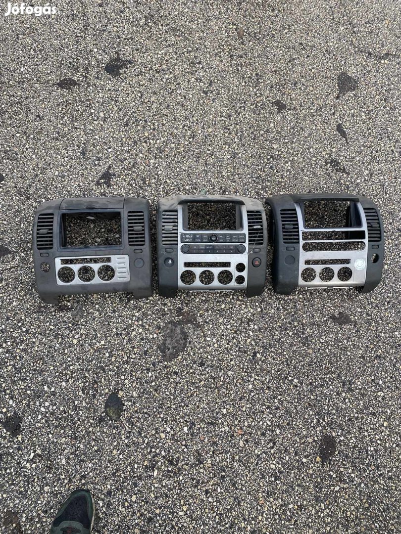 Nissan Navara D40 közép konzol