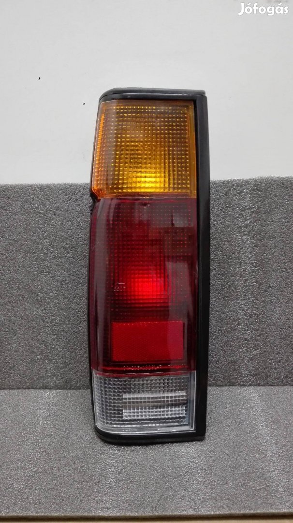 Nissan Pick Up hátsólámpa bal 1986 - 1992