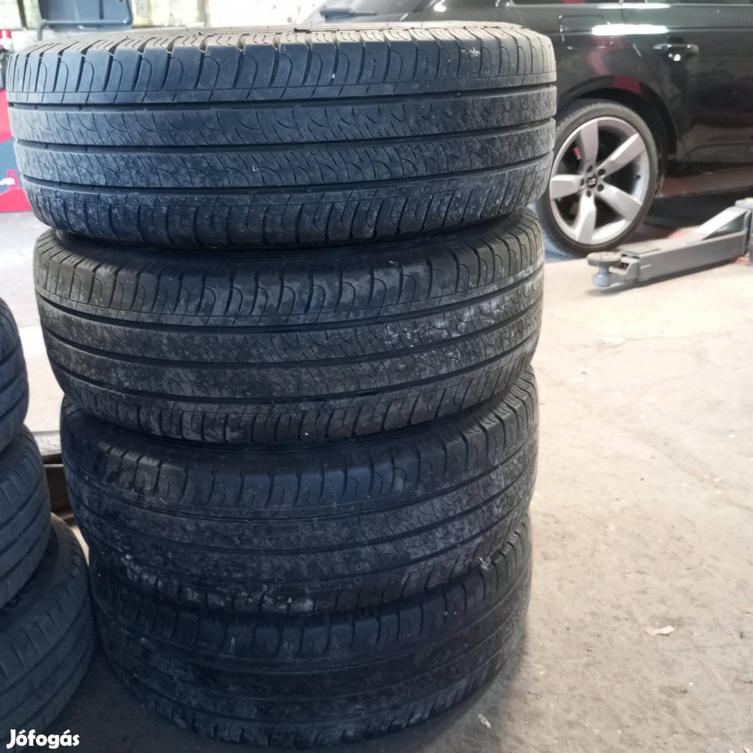 Nissan Primastar 16 gyári lemezfelni, újszerű nyarigumikkal 