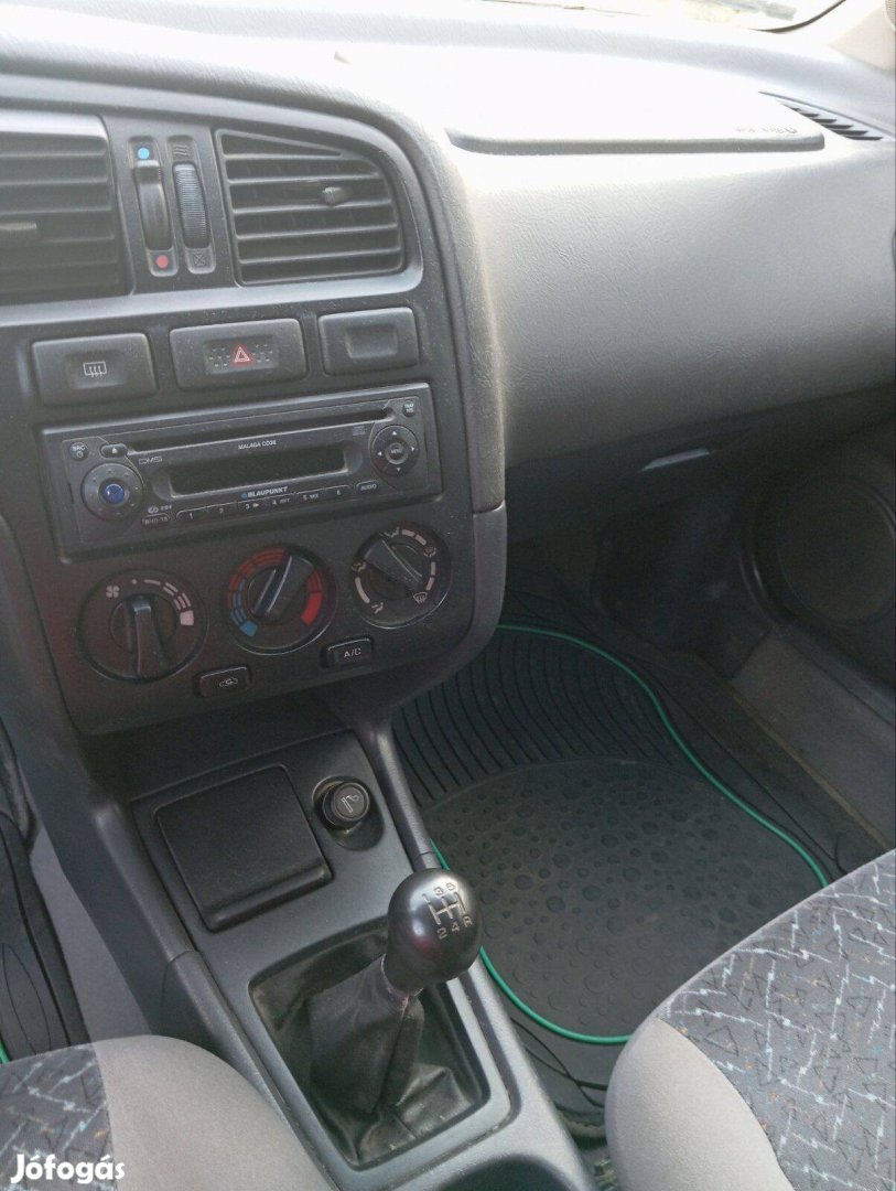 Nissan Priméra 1,6 benzines autó