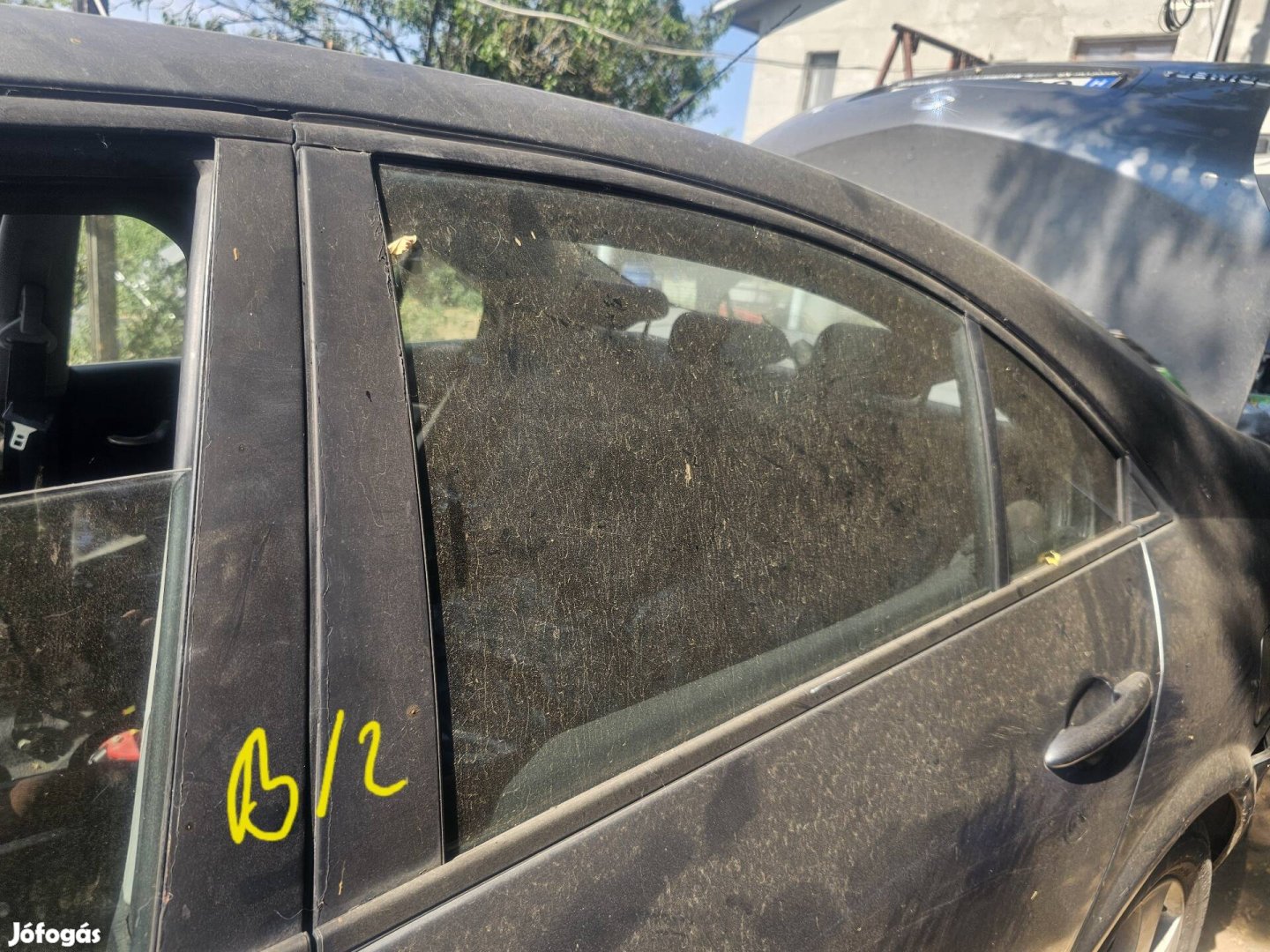 Nissan Primera 3 ajtó üveg 8000/db 