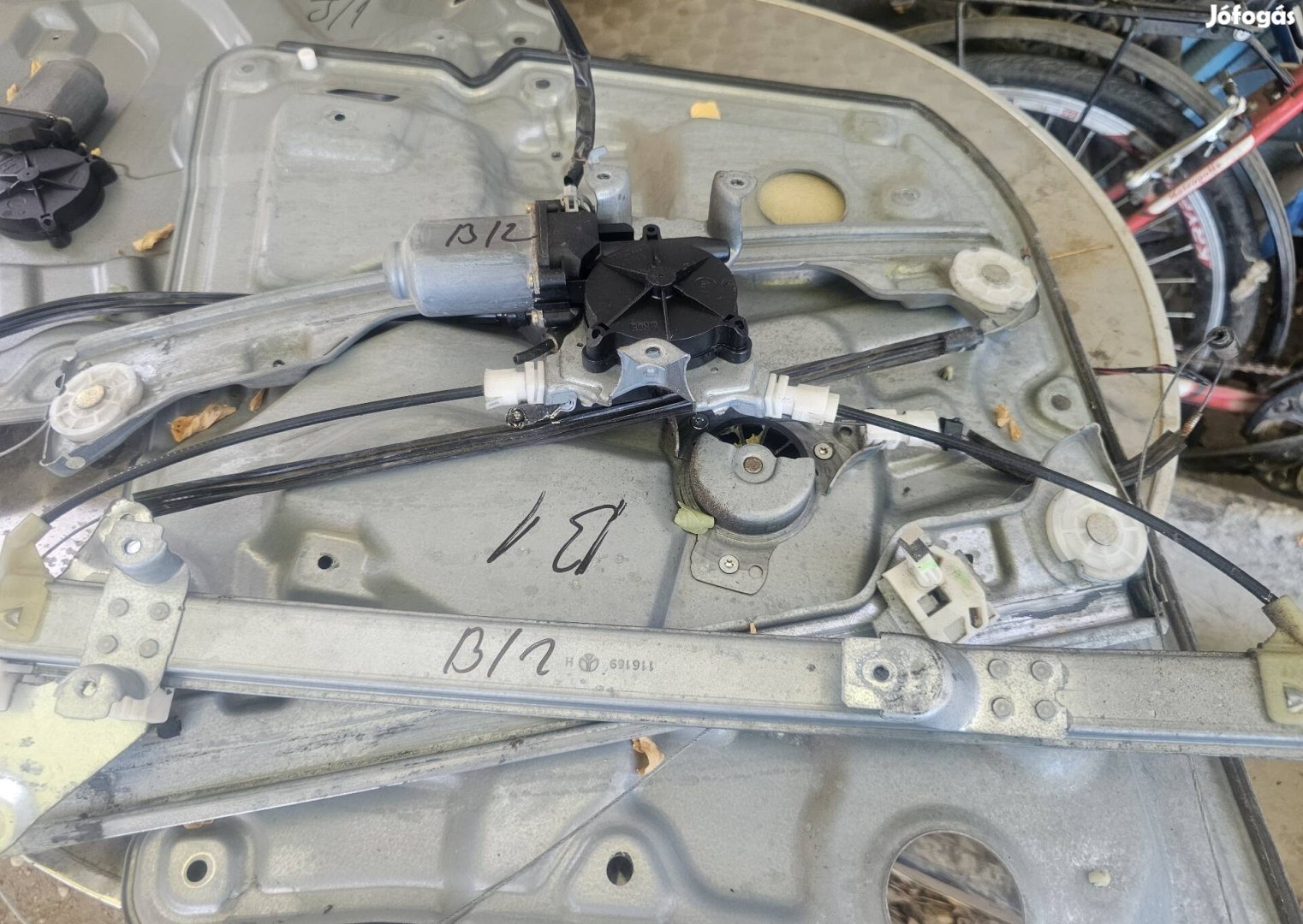 Nissan Primera 3 hátsó ablakemelő szerkezet és motor 10000 