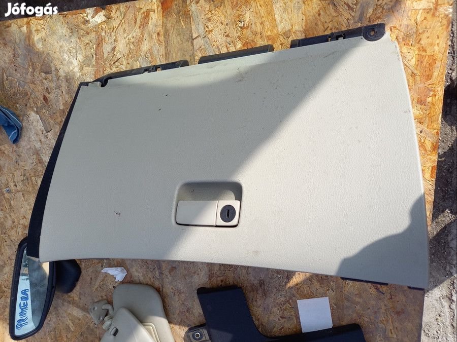 Nissan Primera P12 2001-2007 Kesztyűtartó