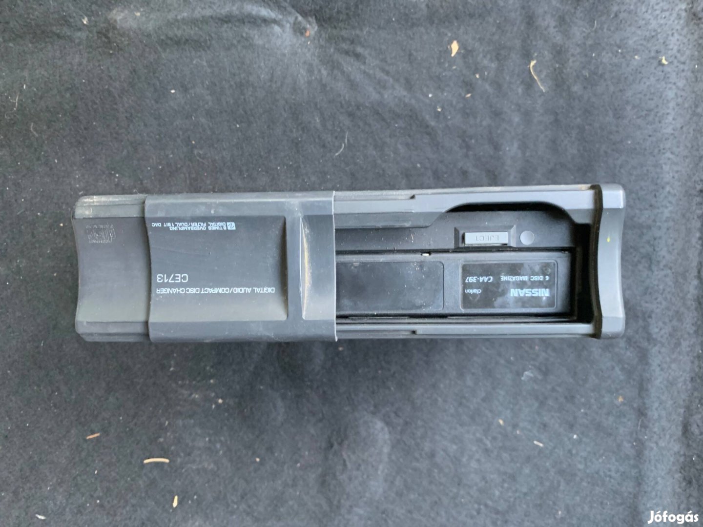 Nissan Primera P12 gári cd tár