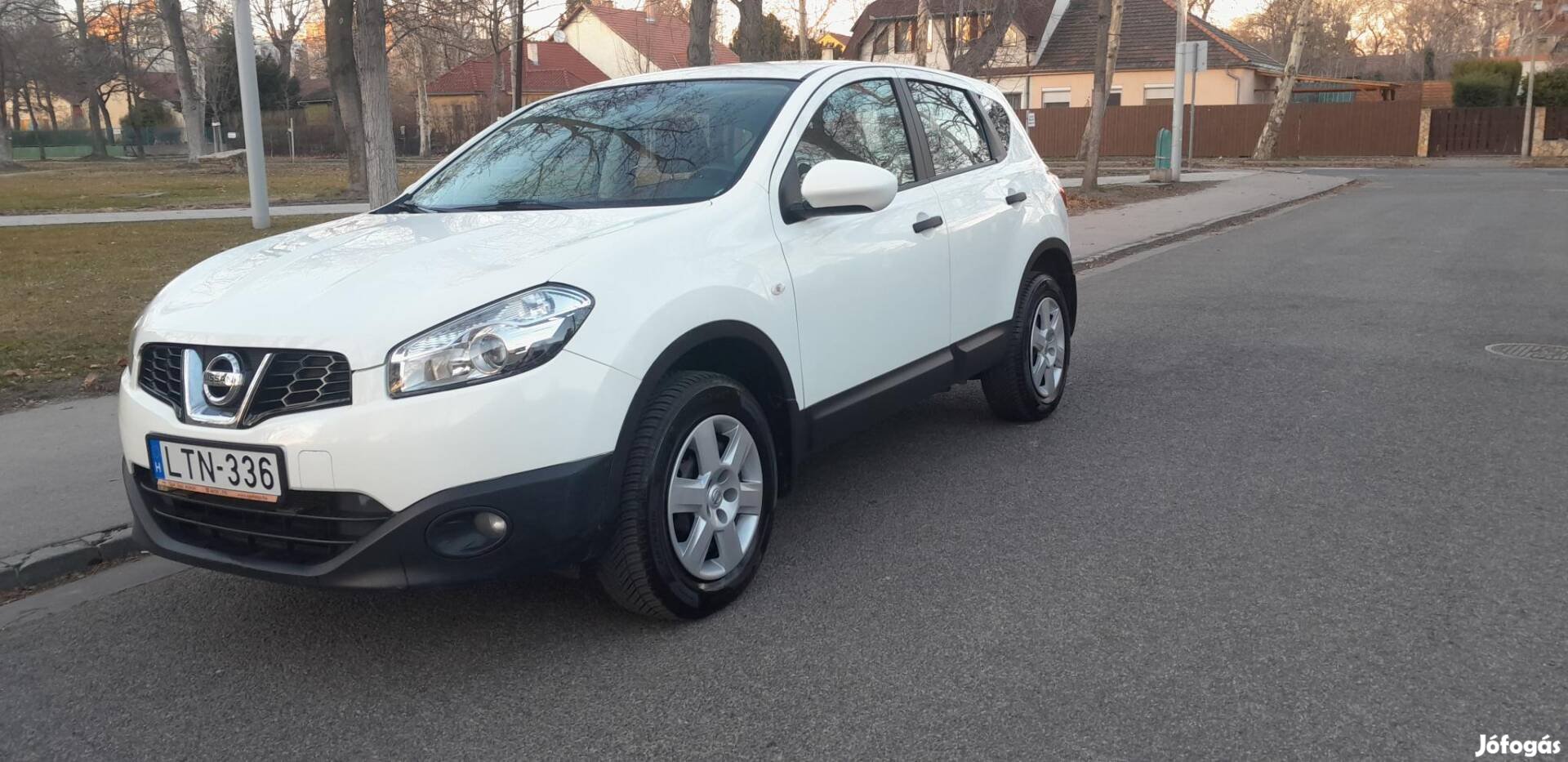 Nissan Qashqai 1.6 Acenta Magyar szervizkönyv h...