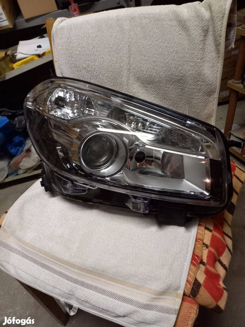 Nissan Qashqai J10 2010.05-2013.11Fényszóró 2H7 jobb (motoros)