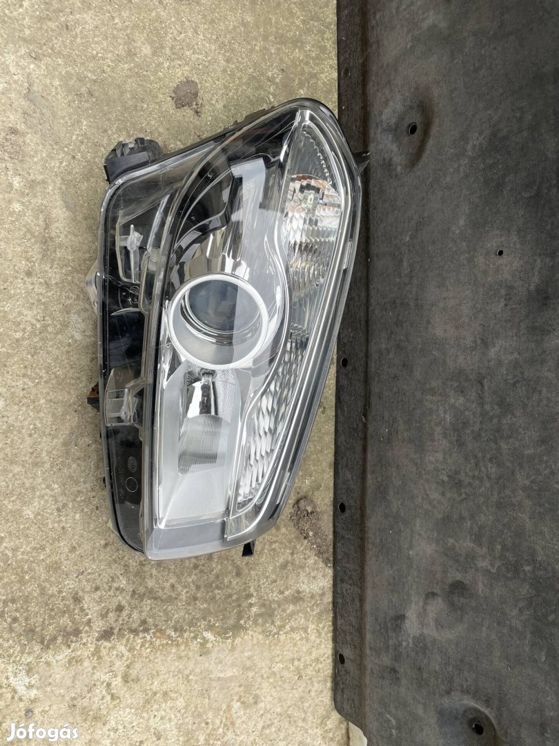 Nissan Qashqai J10 fényszóró első xenon lámpa