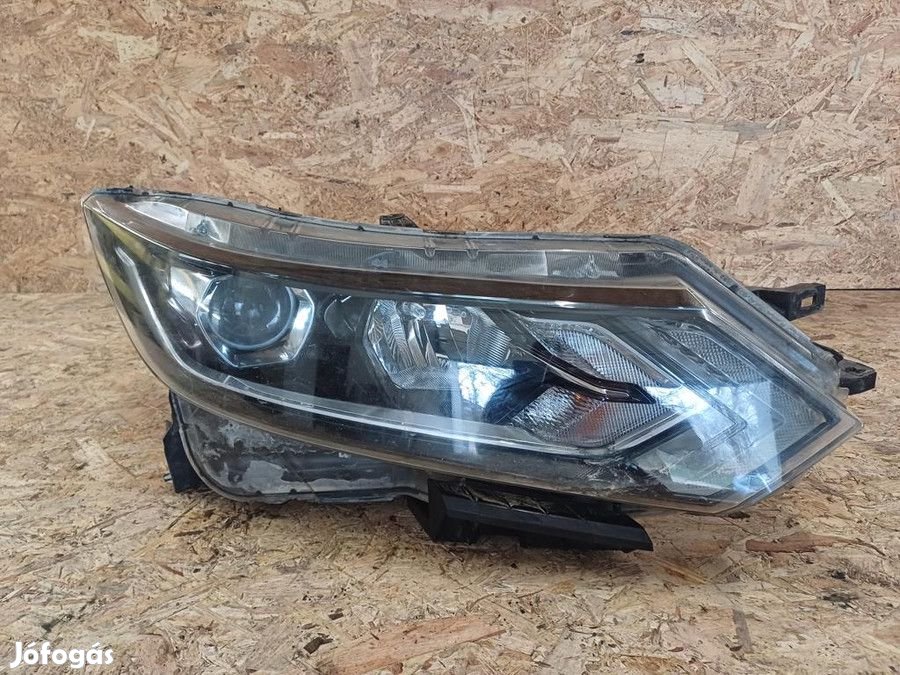 Nissan Qashqai J11 2016-2020 Jobb Első Fényszóró