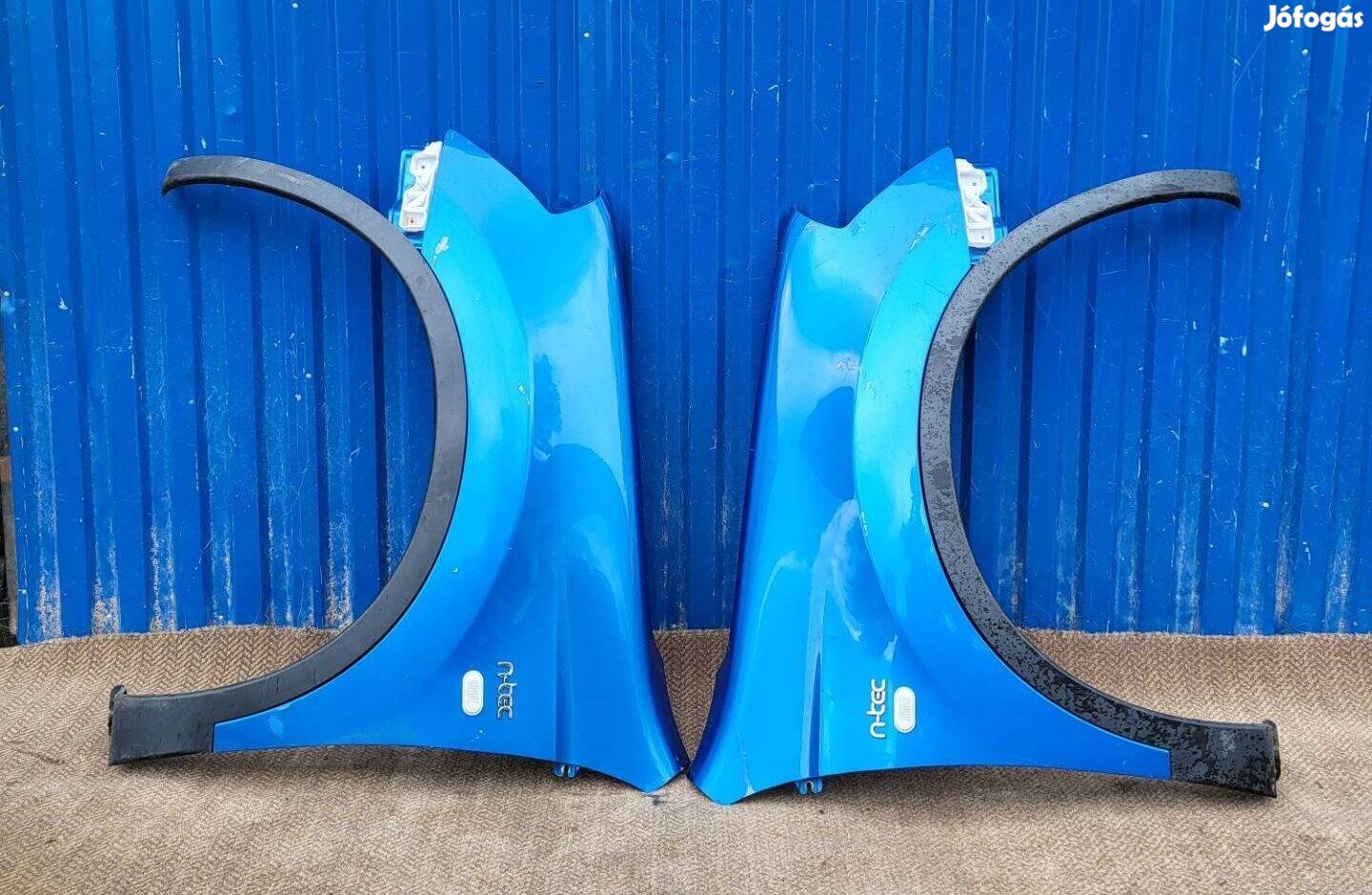 Nissan Qashqai bal 62223JD000, jobb 62222JD000 sárvédő lökhárító tartó