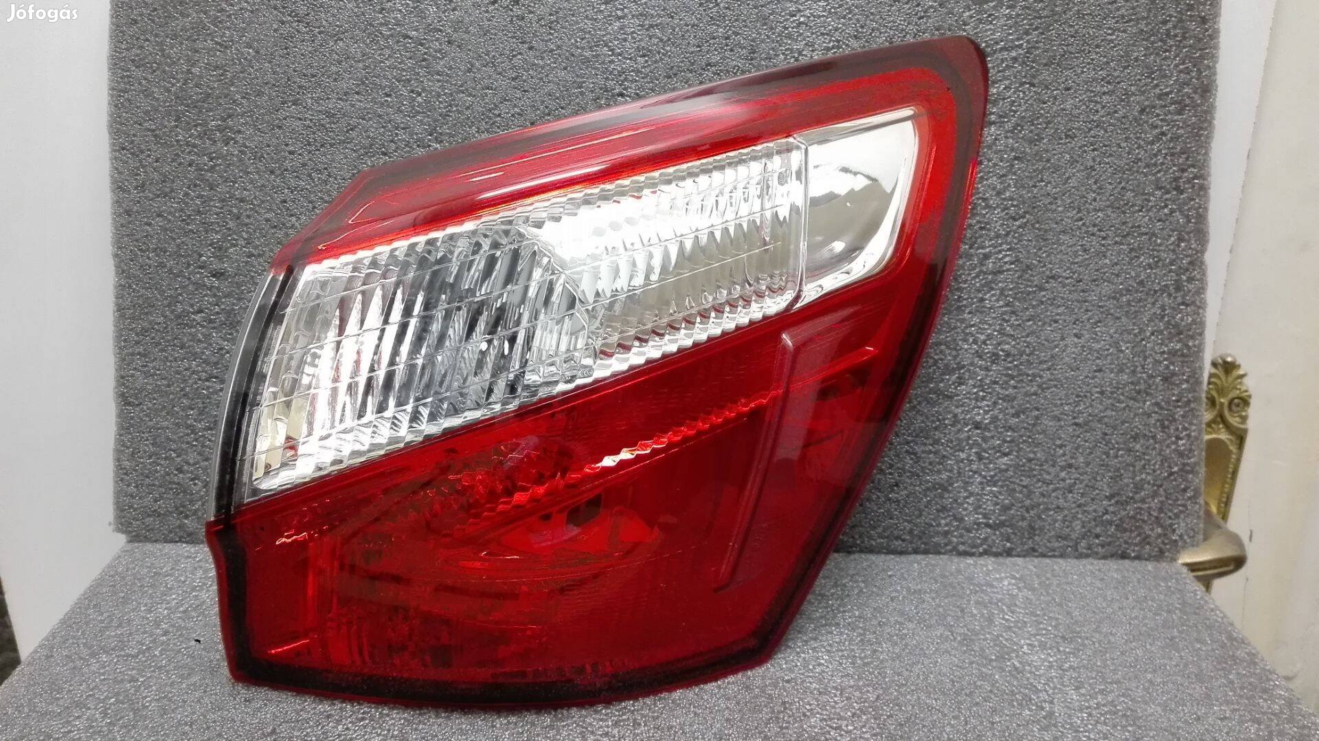 Nissan Qashqai hátsólámpa jobb külső 2010 -> üres LED új akciós