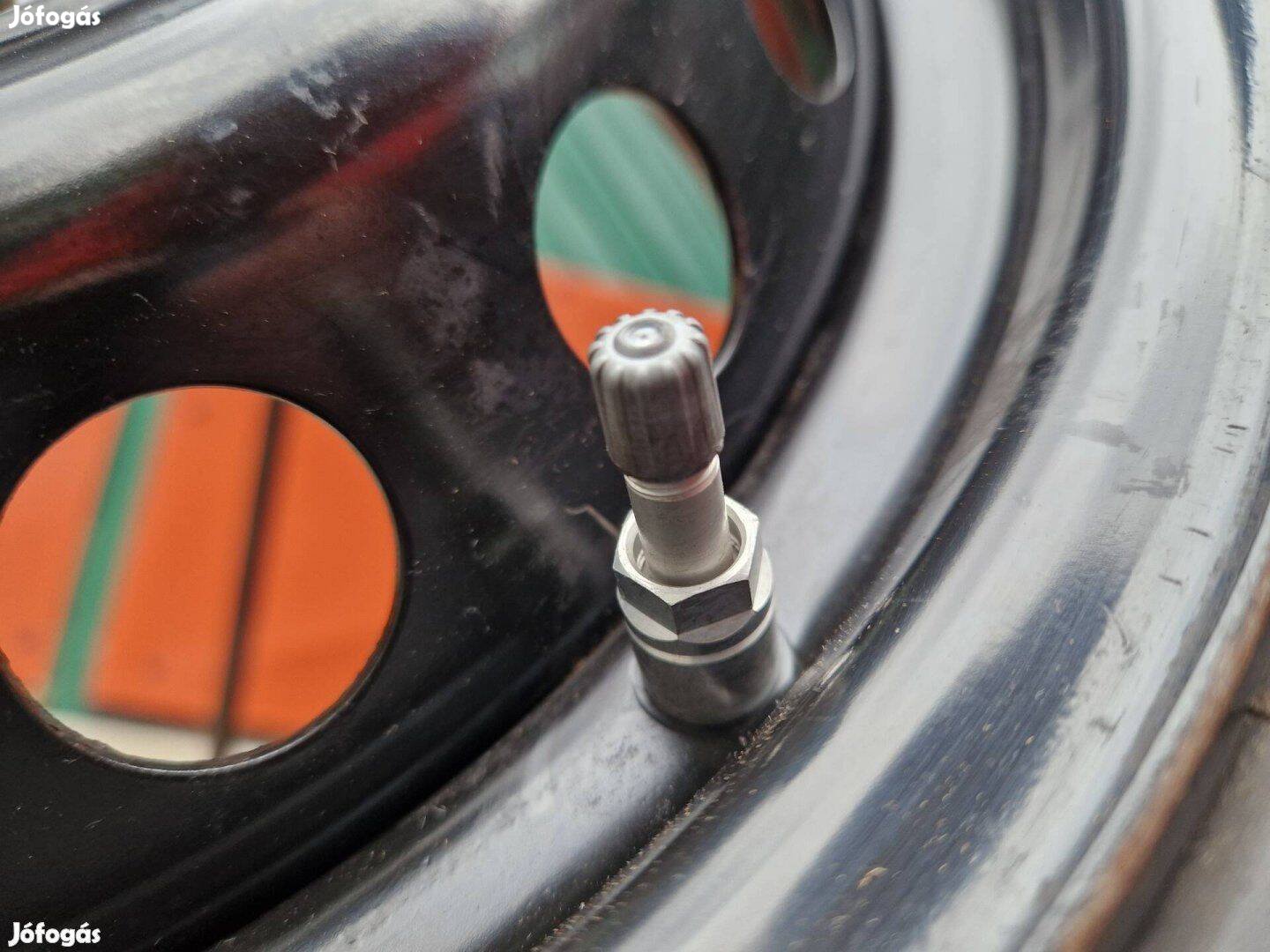 Nissan Qashqai téli kerék szett Tpms szeleppel