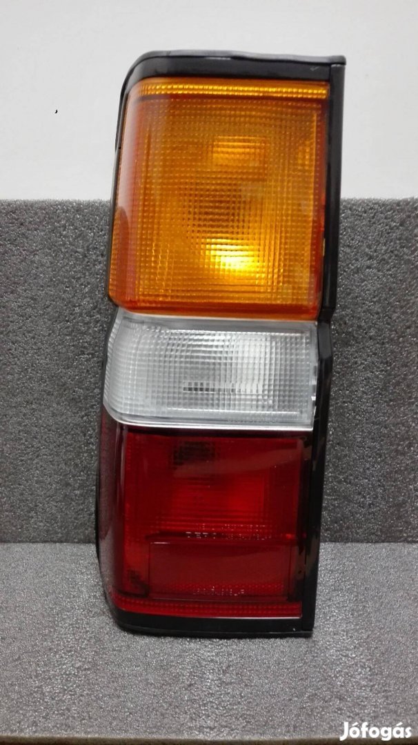 Nissan Terrano hátsólámpa bal 1987-1992