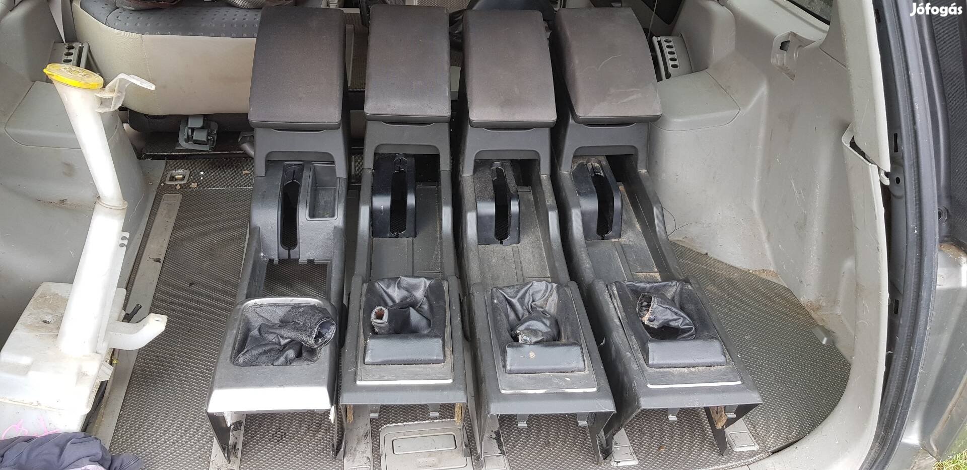 Nissan X-Trail Könyöklő box