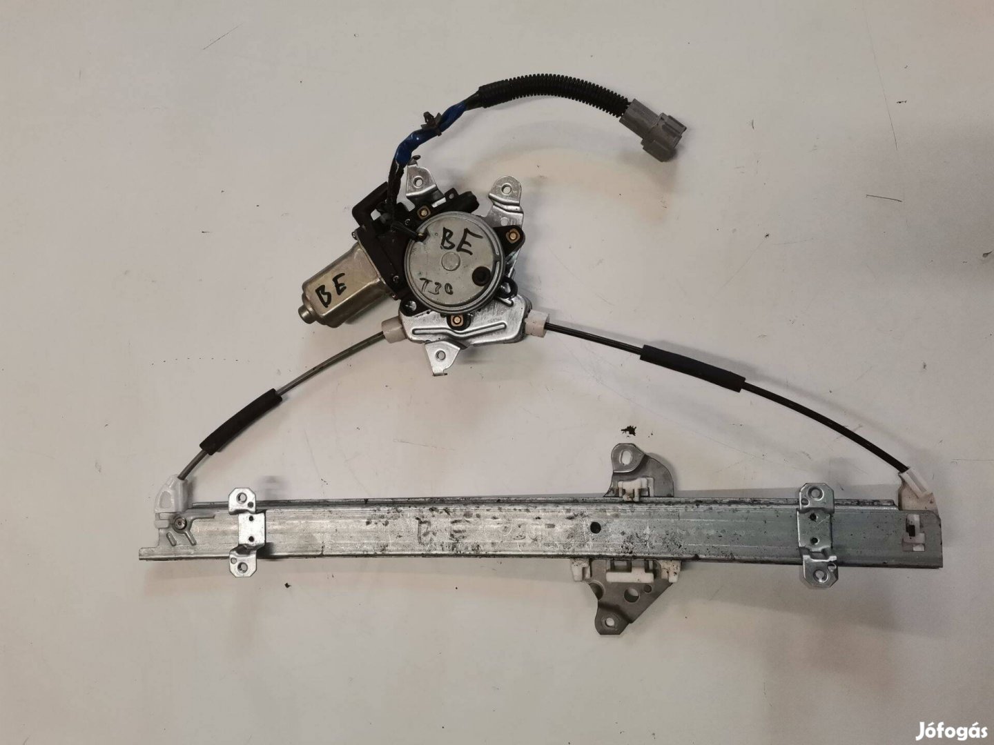 Nissan X-Trail T30 bal első ablakemelő