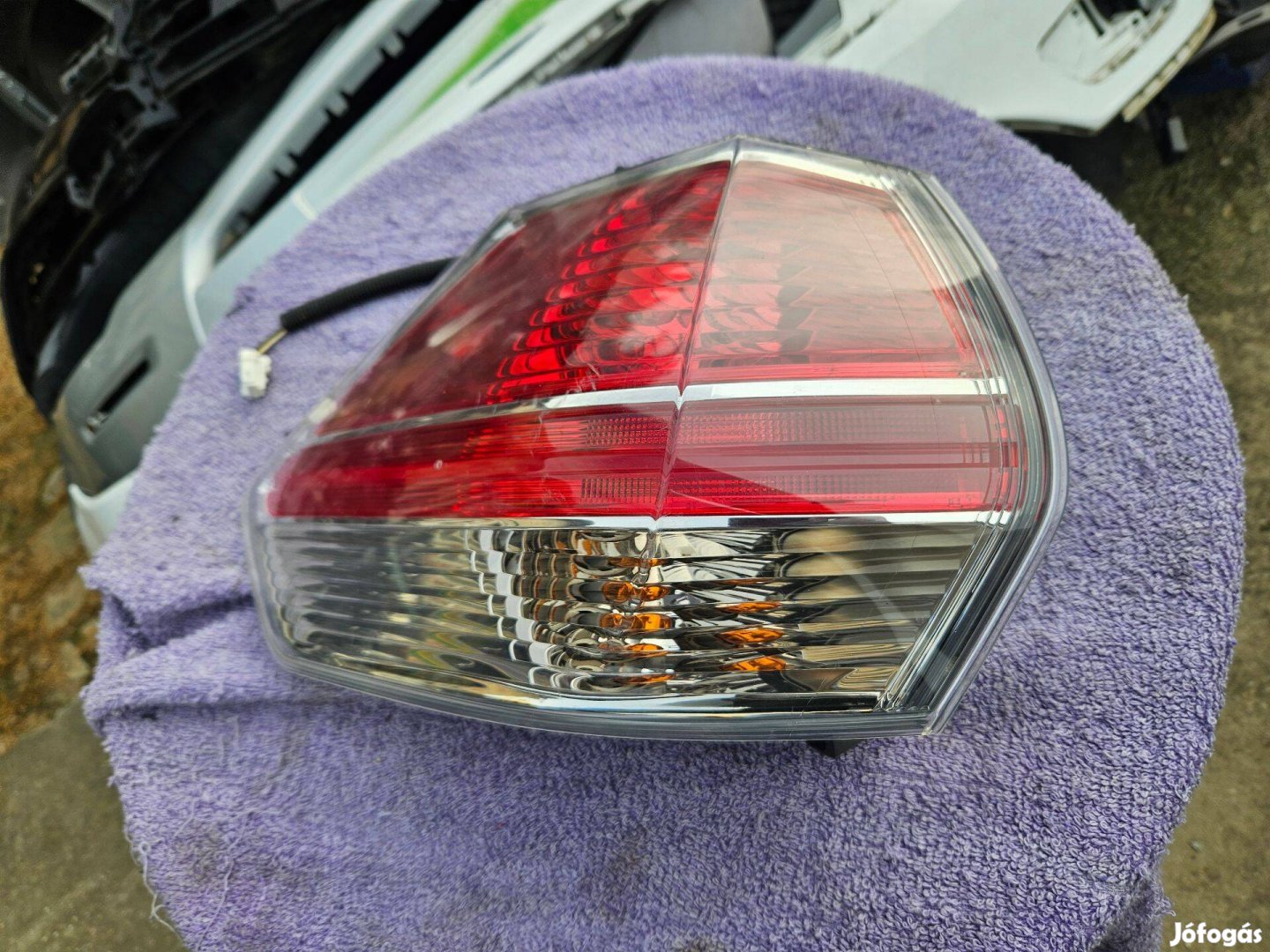 Nissan X-trail bal hátsó lámpa 2013-