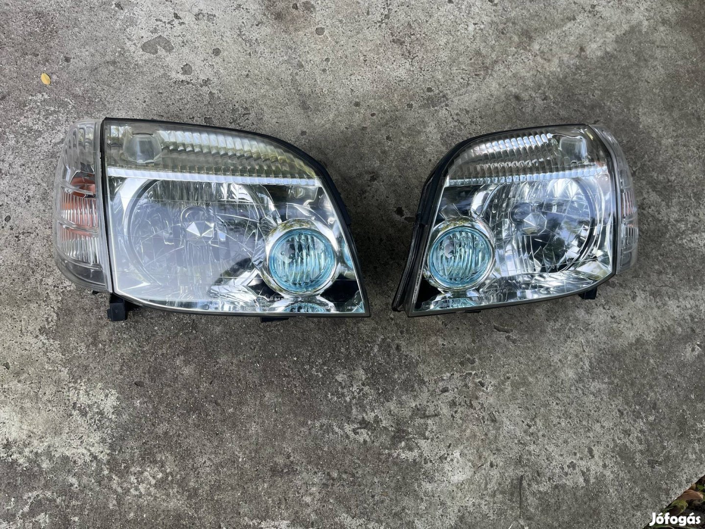 Nissan Xtrail t30 első fényszóró lámpa pár