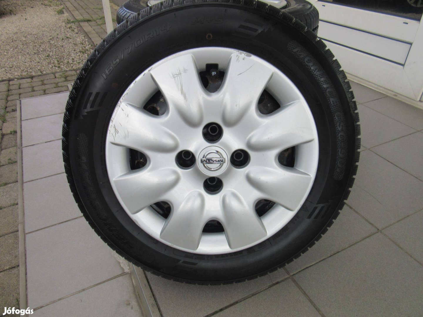 Nissan acélfelni 165/70 R 14 téli gumival eladó