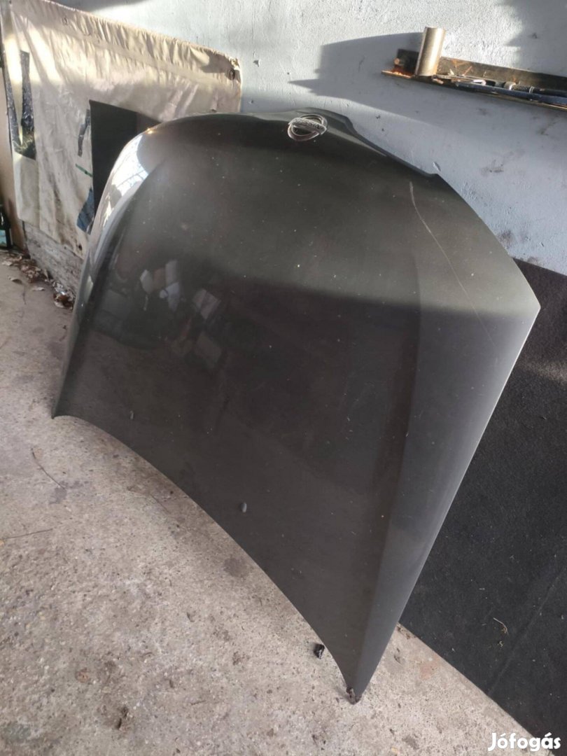 Nissan almera gépháztető