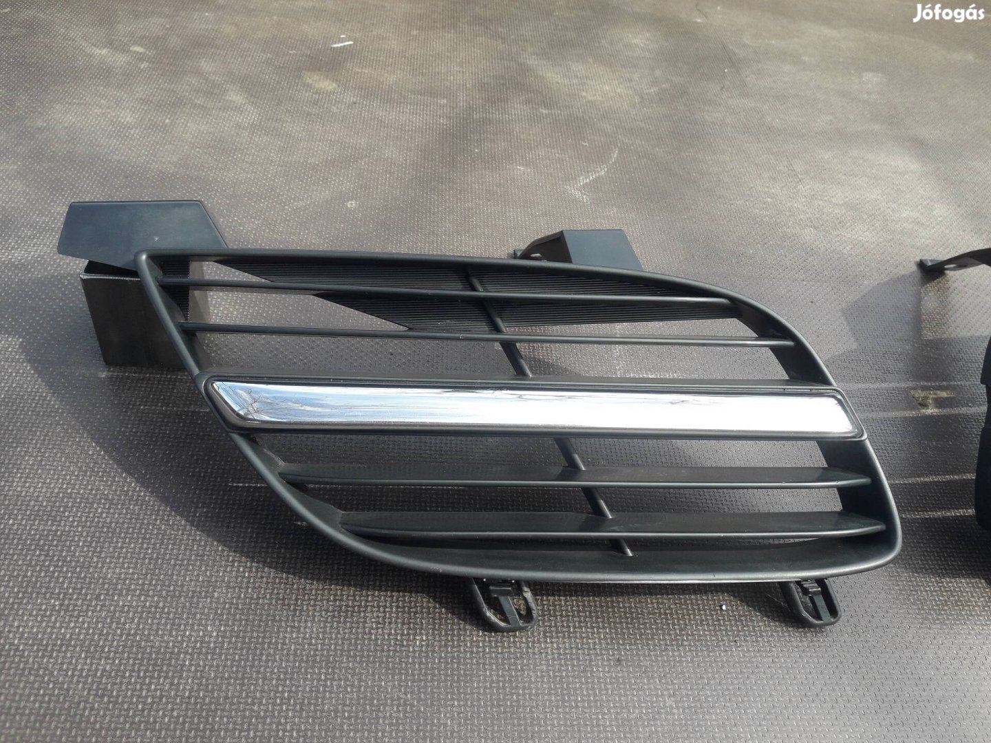 Nissan almera hűtőrács 