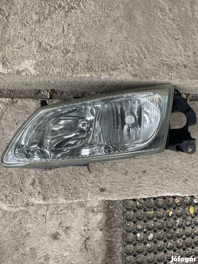 Nissan almera lámpa