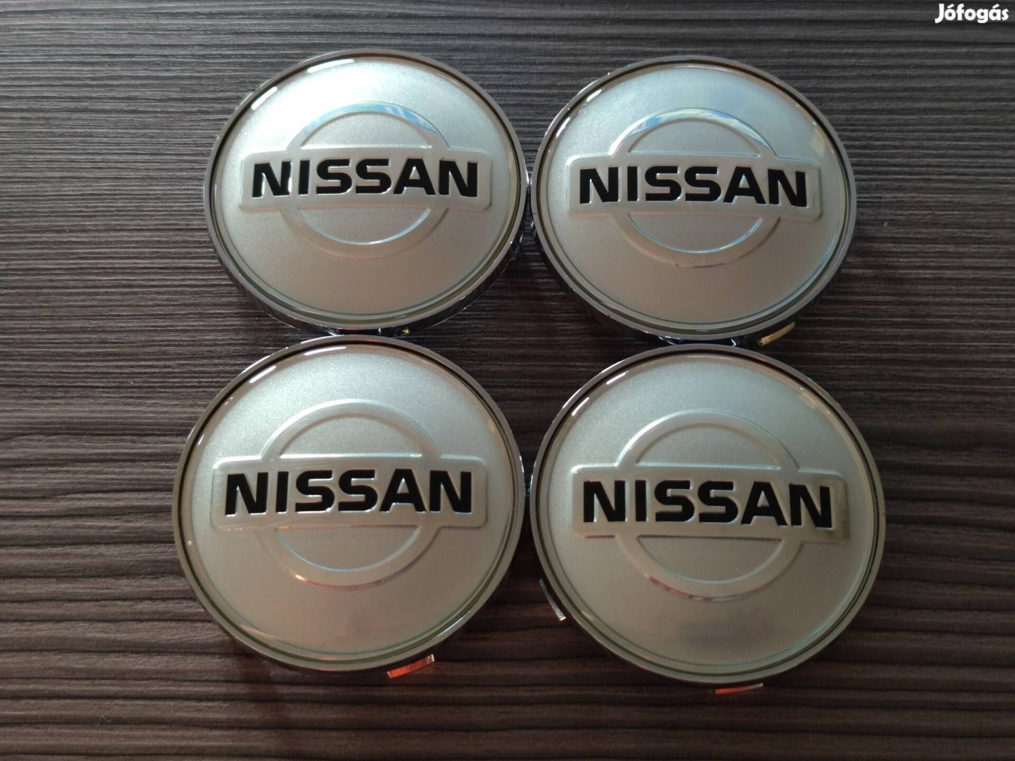 Nissan alufelni kupak: 68 mm