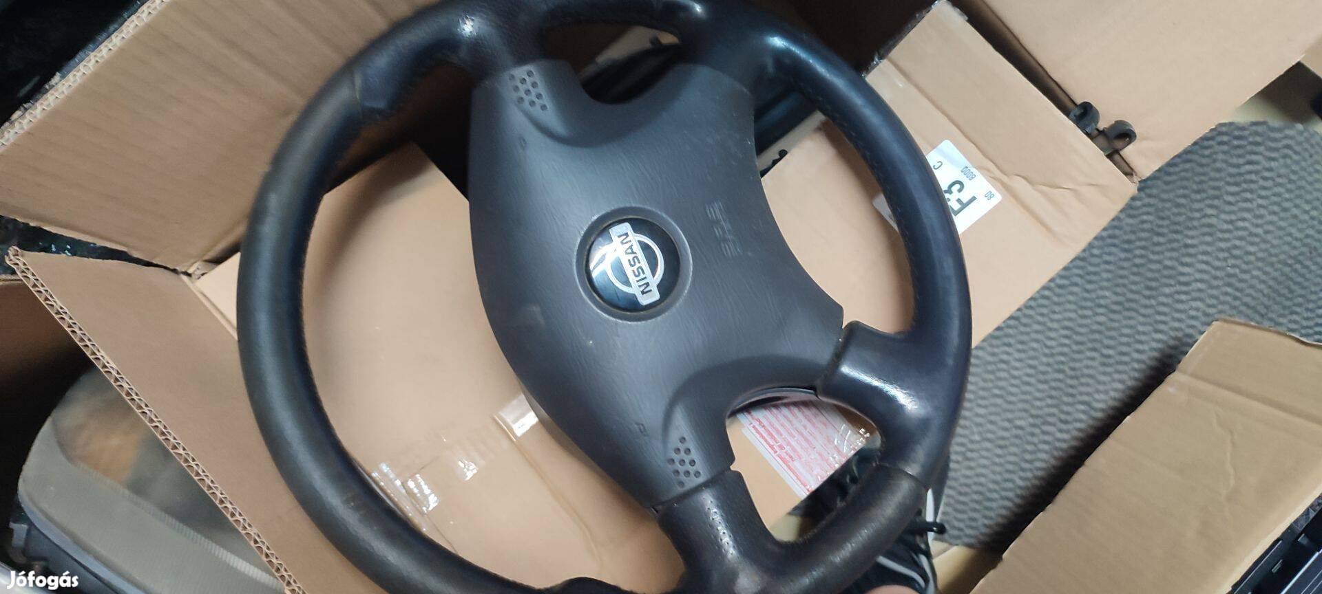 Nissan bőrkormány, légzsákkal