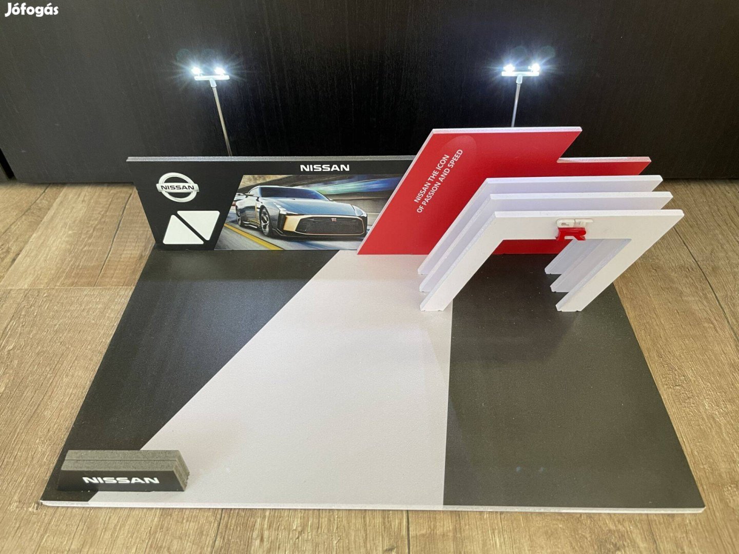 Nissan dioráma 164 méretben