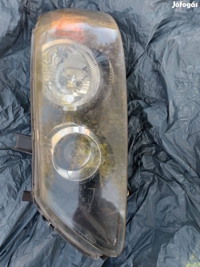 Nissan első lámpa eladó