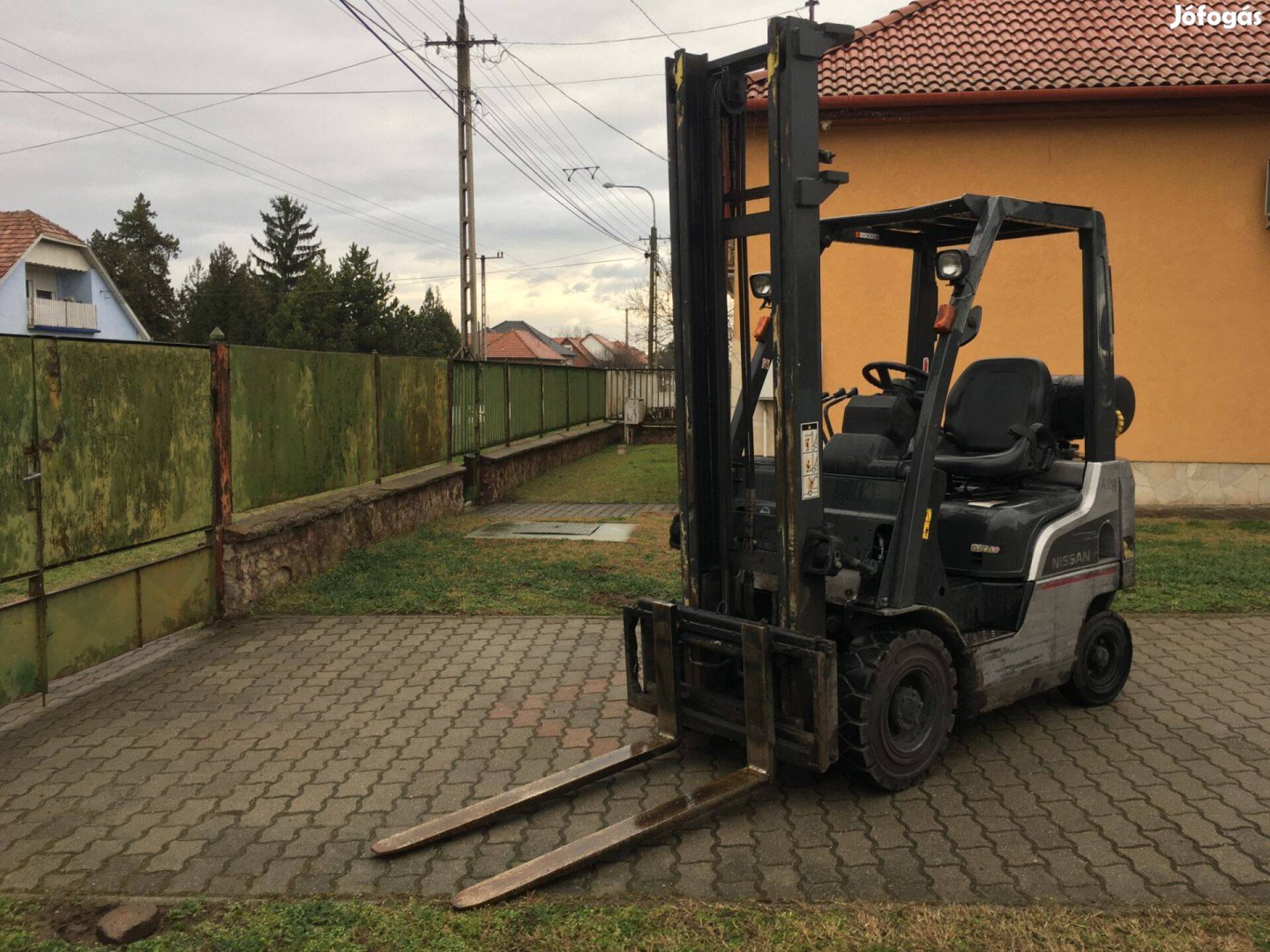 Nissan gázos 1.5 tonnás oldalmozgatós