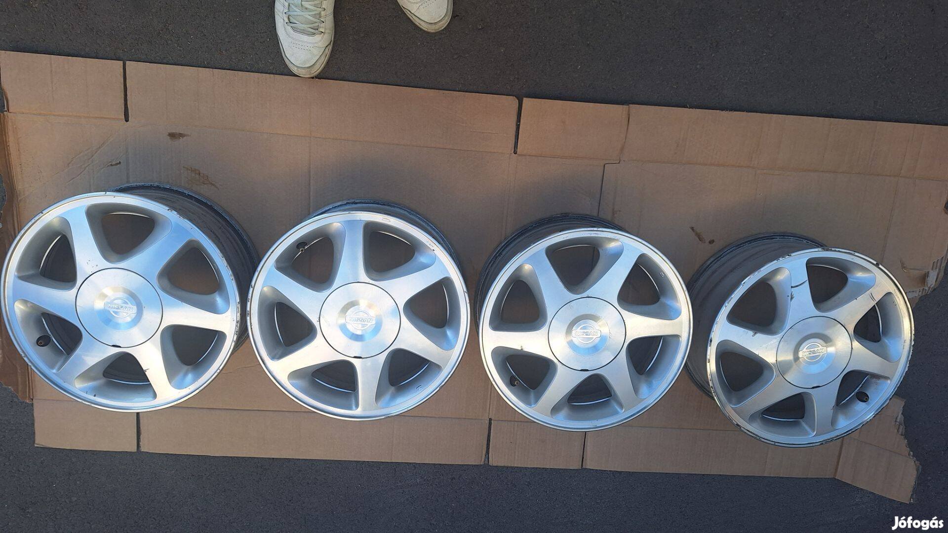 Nissan gyári 15" alufelni garnitúra eladó